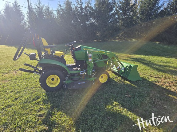 Photo of 2022 John Deere 1025R