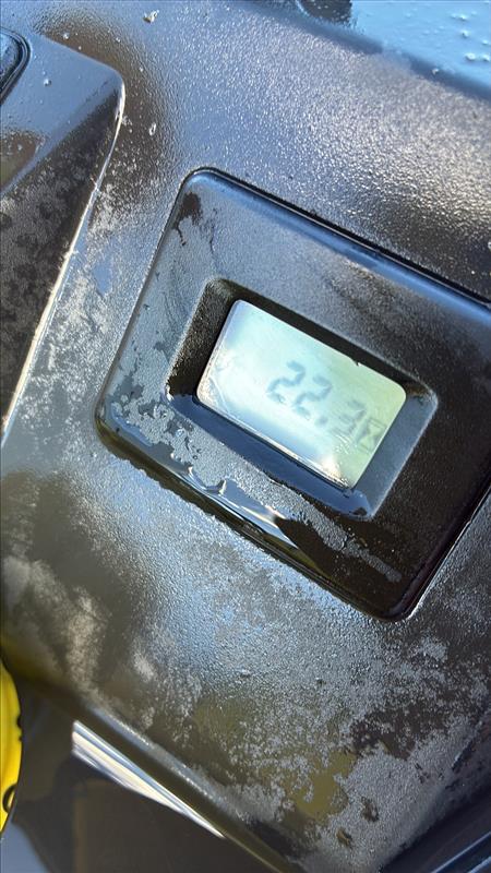 2024 John Deere Z320R Image 5