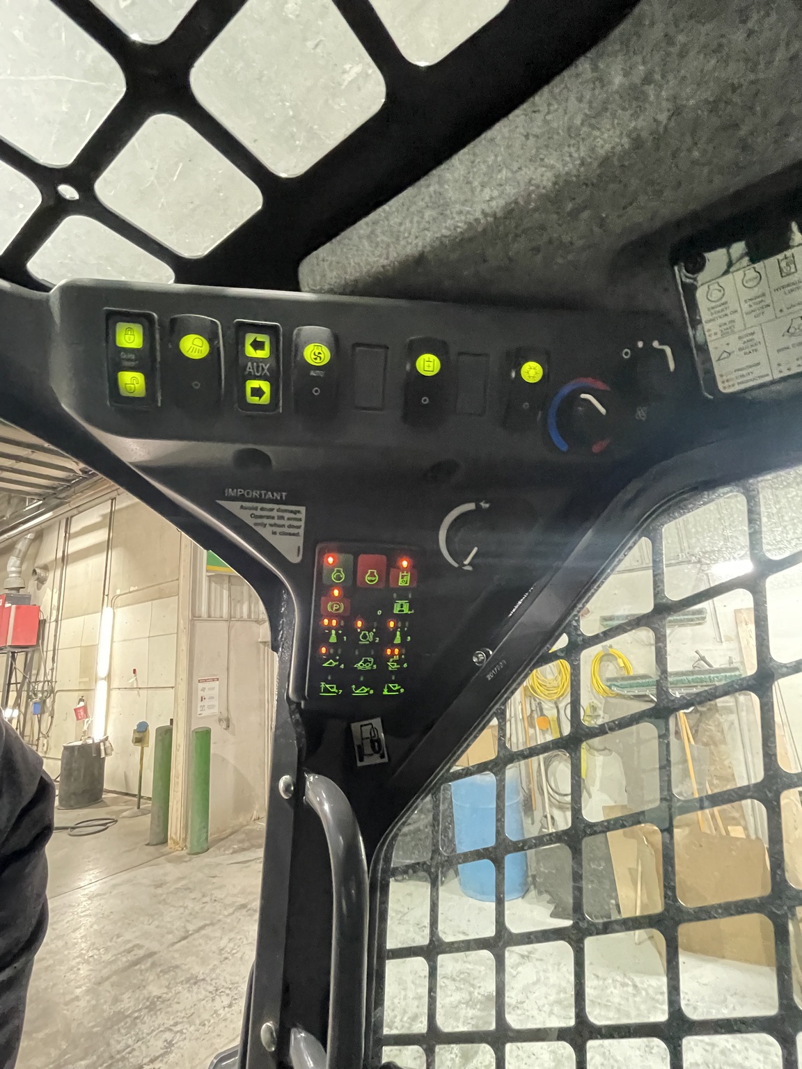 2024 John Deere 333G Image 8