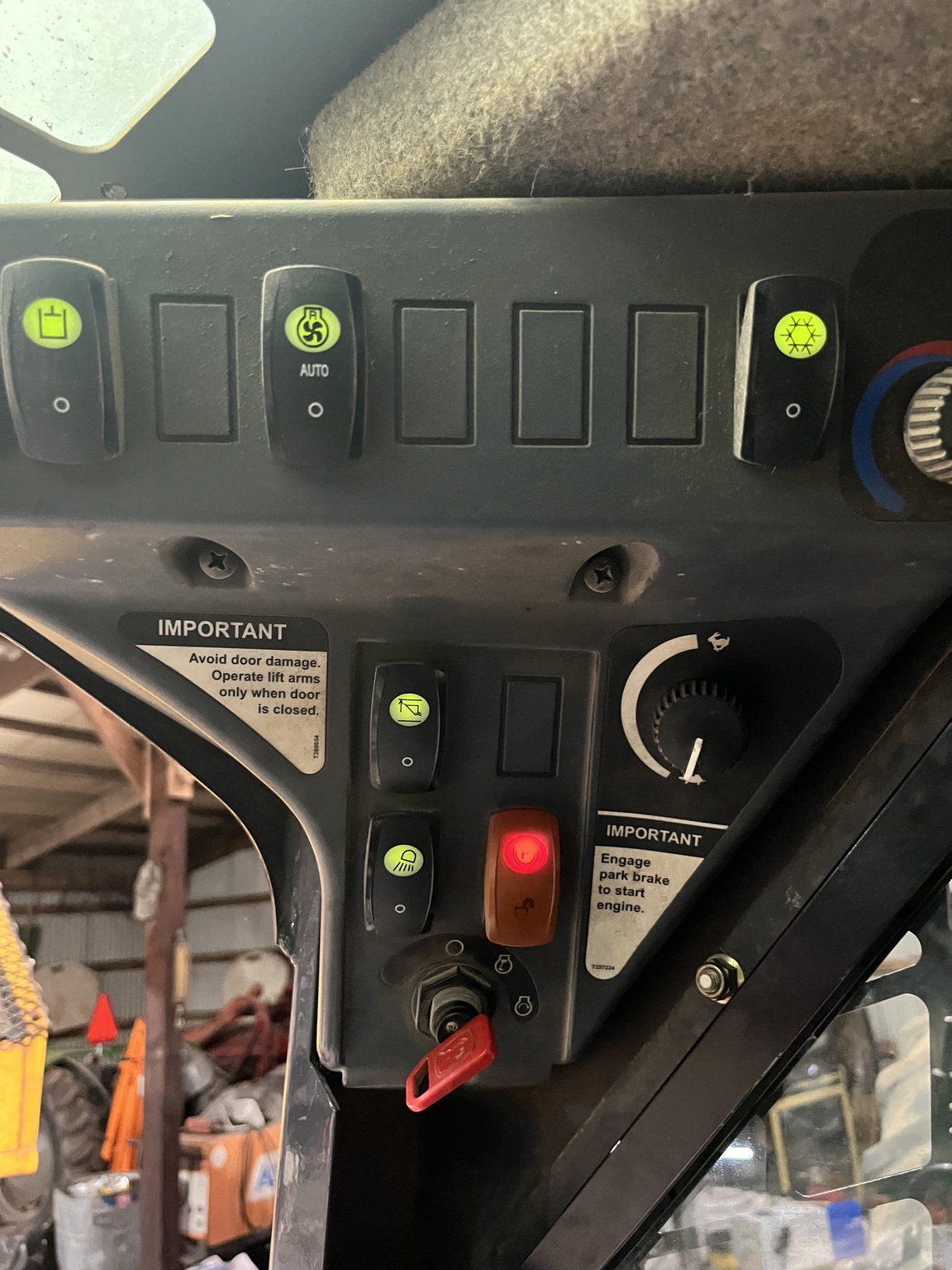 2013 John Deere 320D Image 5