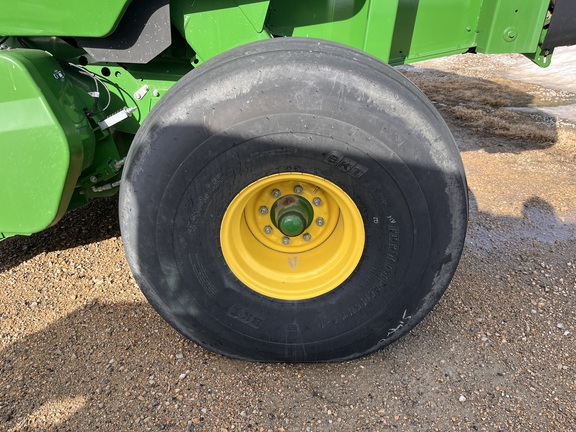 2024 John Deere 561R - Photo9