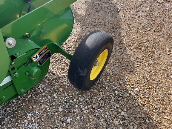 2024 John Deere 561R - Photo16