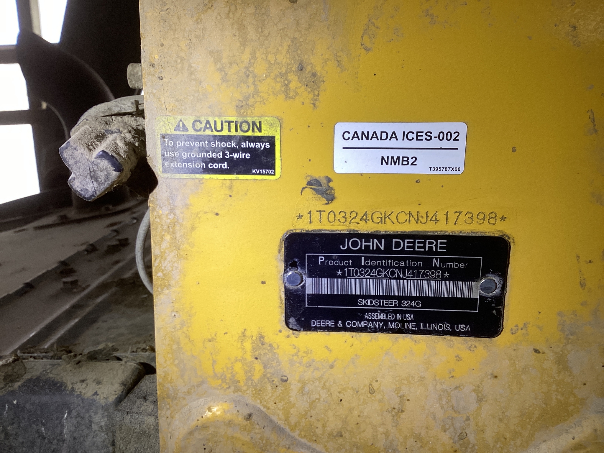 2022 John Deere 324G Image 6