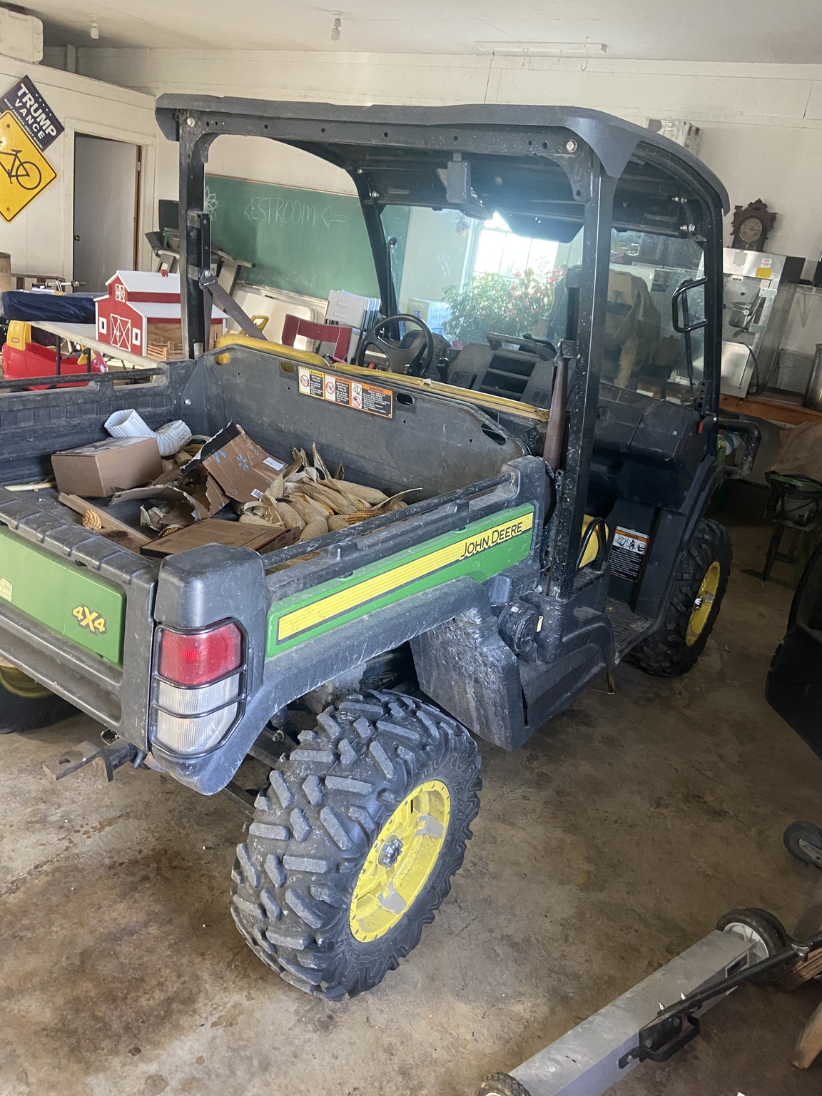  2018 John Deere XUV 835M at Heritage Tractor in Lacon, IL