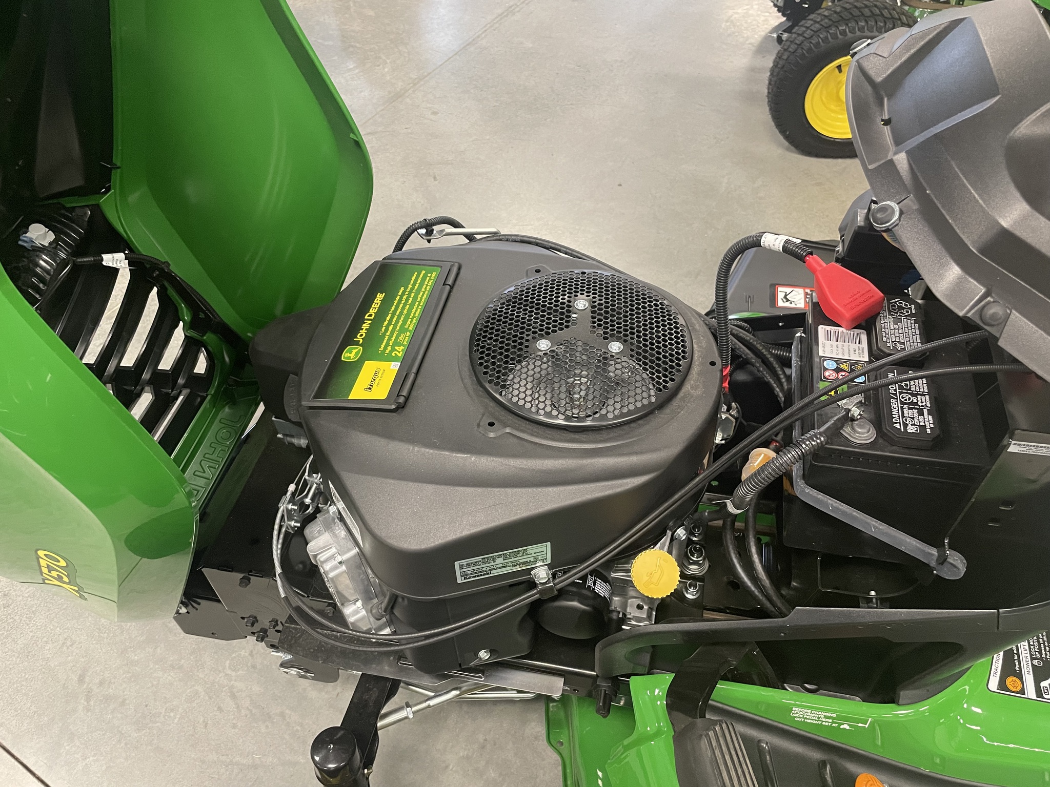 2025 John Deere X570 Image 7