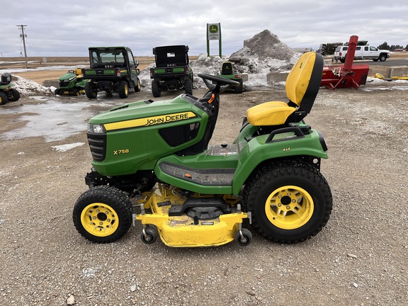 2021 John Deere X758 - Photo8