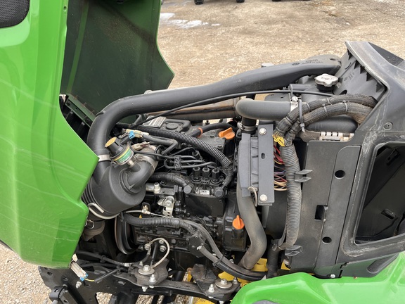2021 John Deere X758 - Photo13