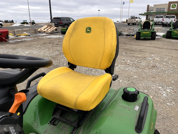 2021 John Deere X758 - Photo16