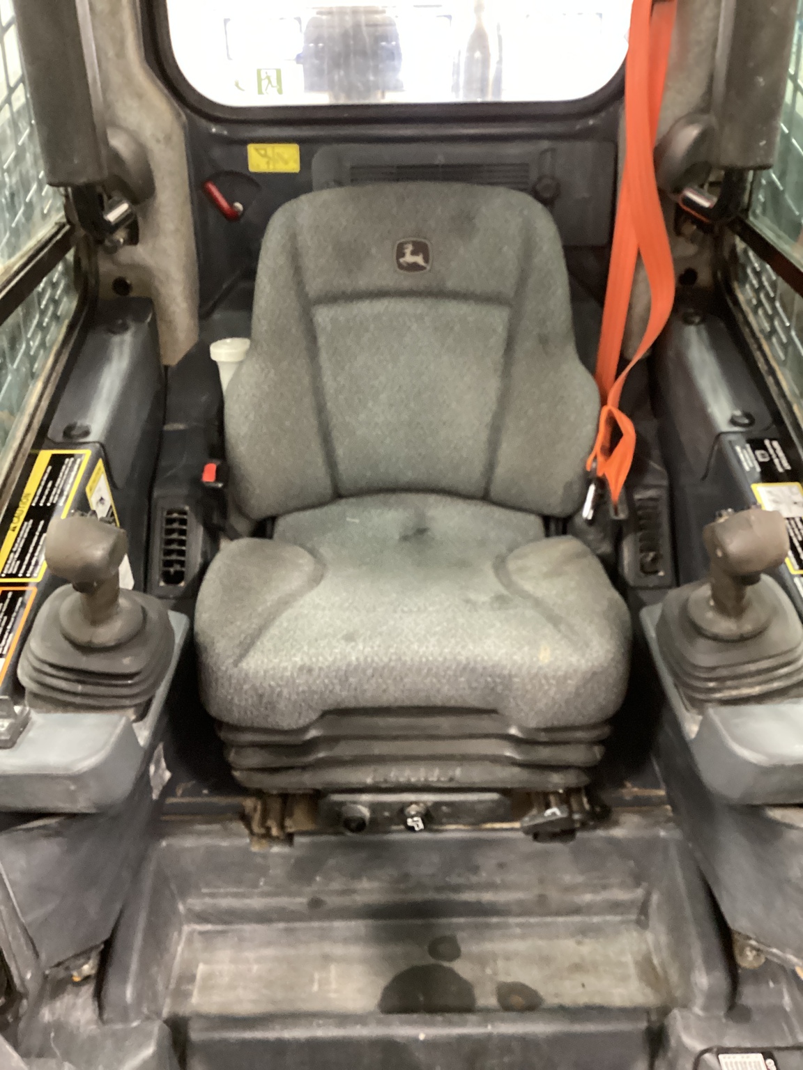 2021 John Deere 333G Image 8