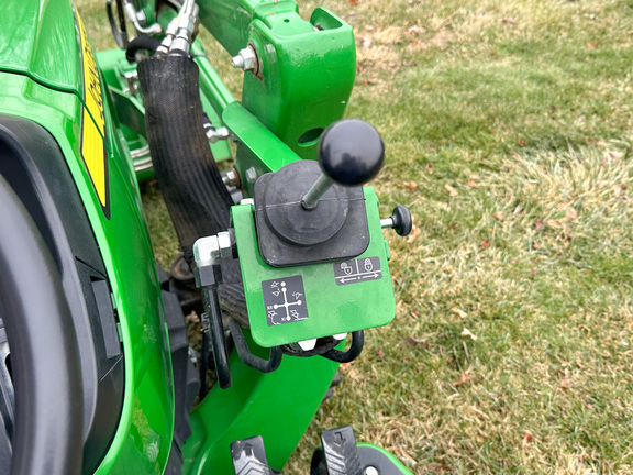 2020 John-Deere 3032E