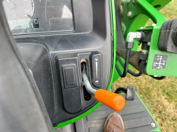 2020 John-Deere 3032E