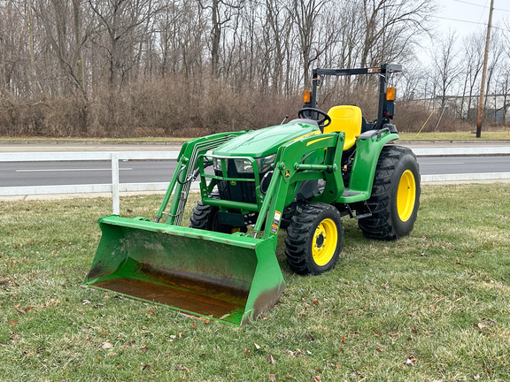 2020 John-Deere 3032E