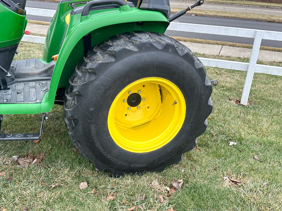 2020 John-Deere 3032E
