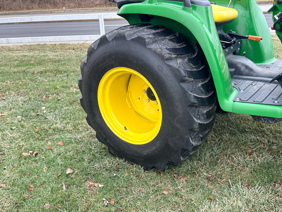 2020 John-Deere 3032E