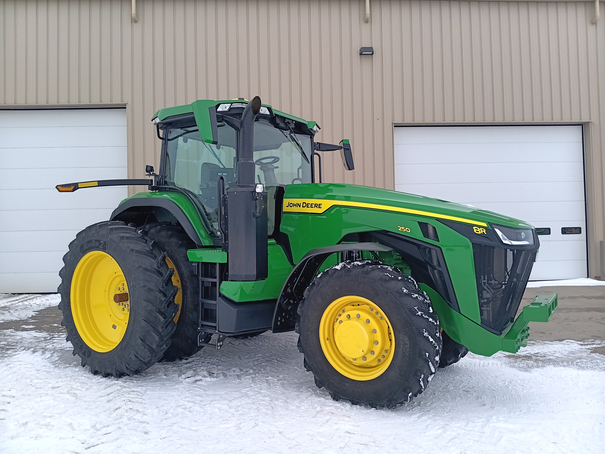 2024 John Deere 8R 250 Image 1