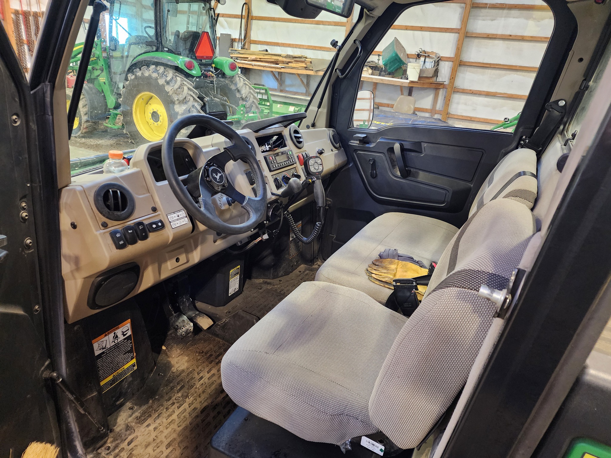 2024 John Deere XUV 835R Image 12