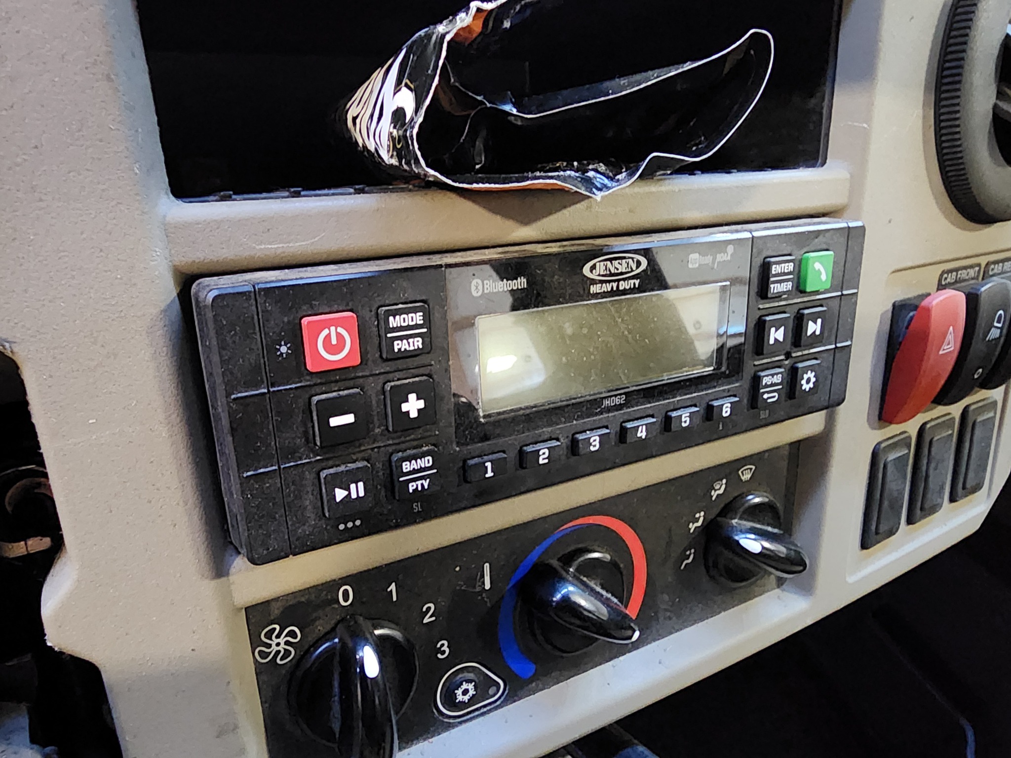 2024 John Deere XUV 835R Image 13