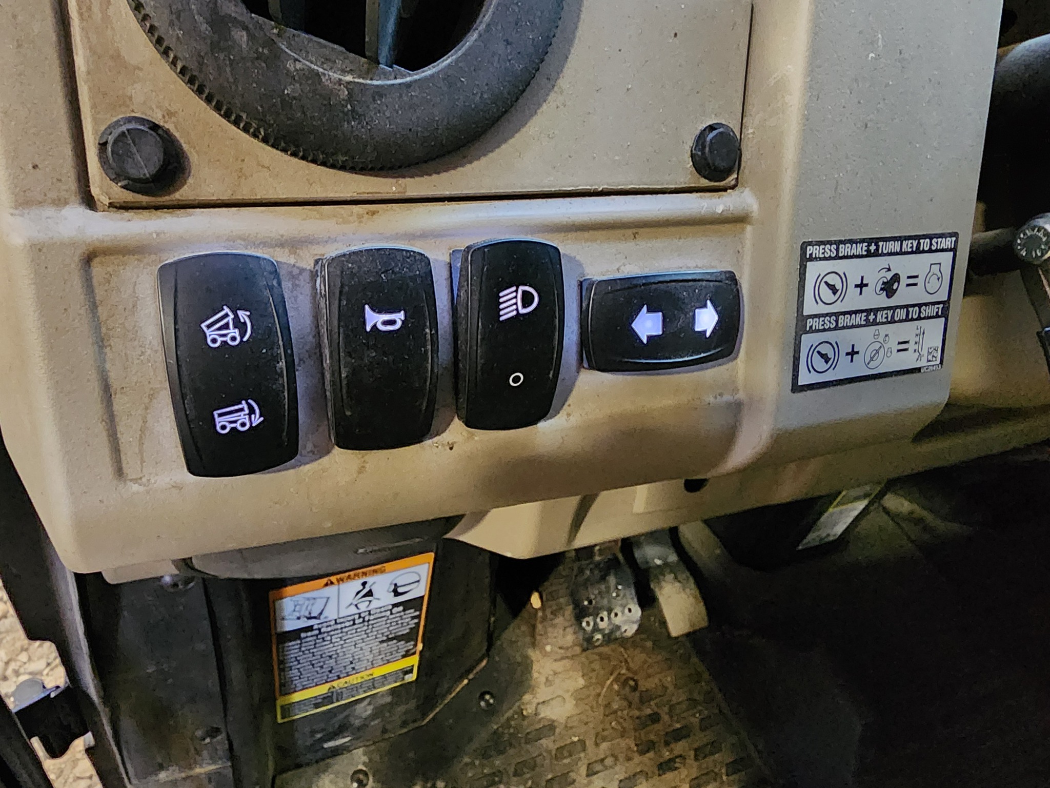 2024 John Deere XUV 835R Image 16