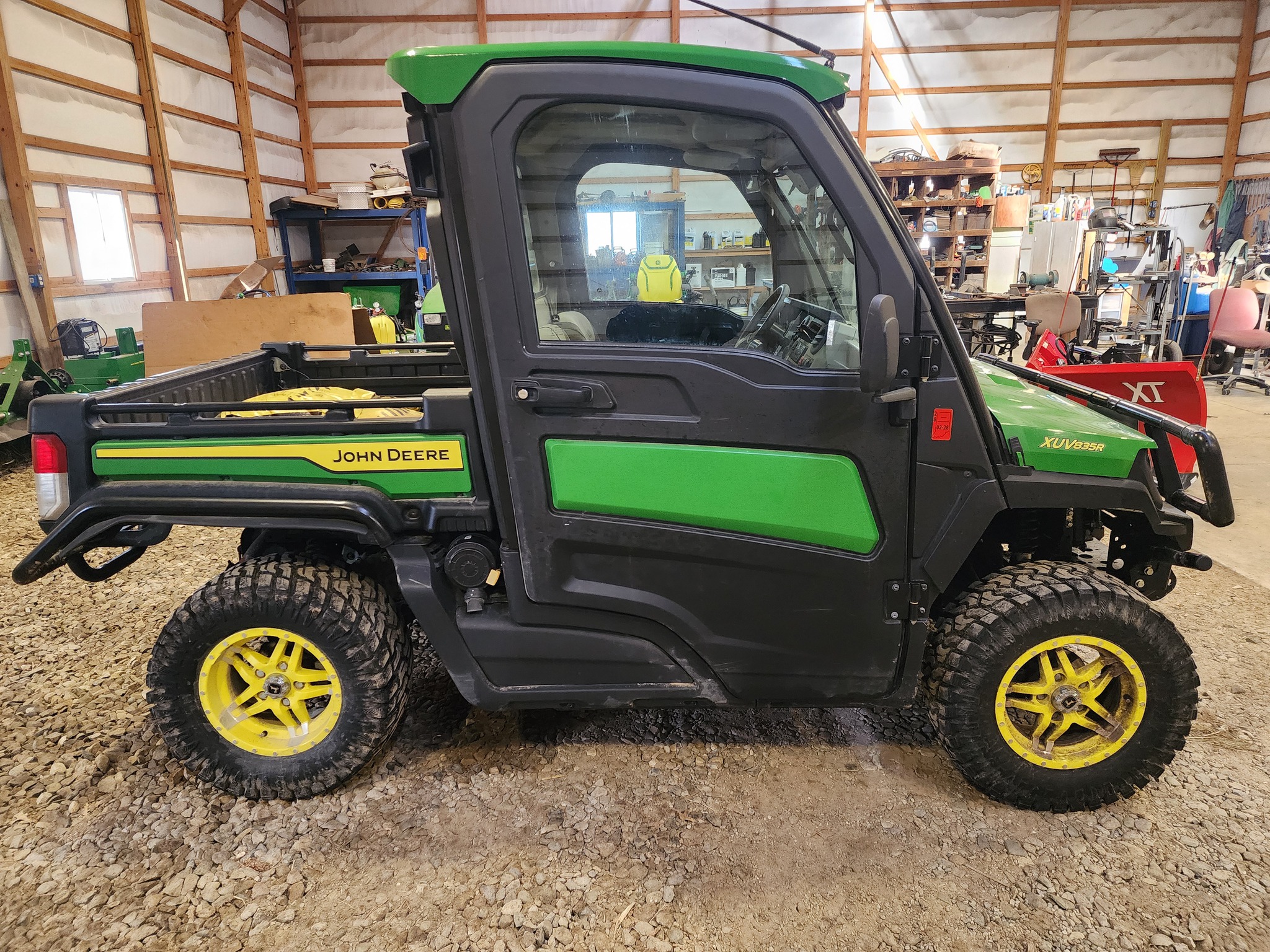 2024 John Deere XUV 835R Image 2