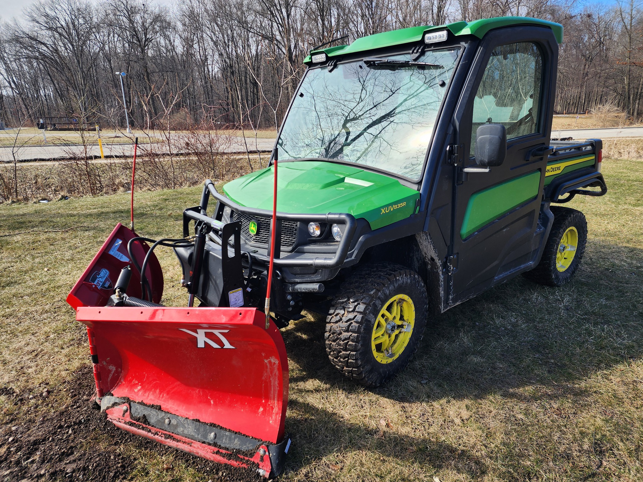 2024 John Deere XUV 835R Image 1