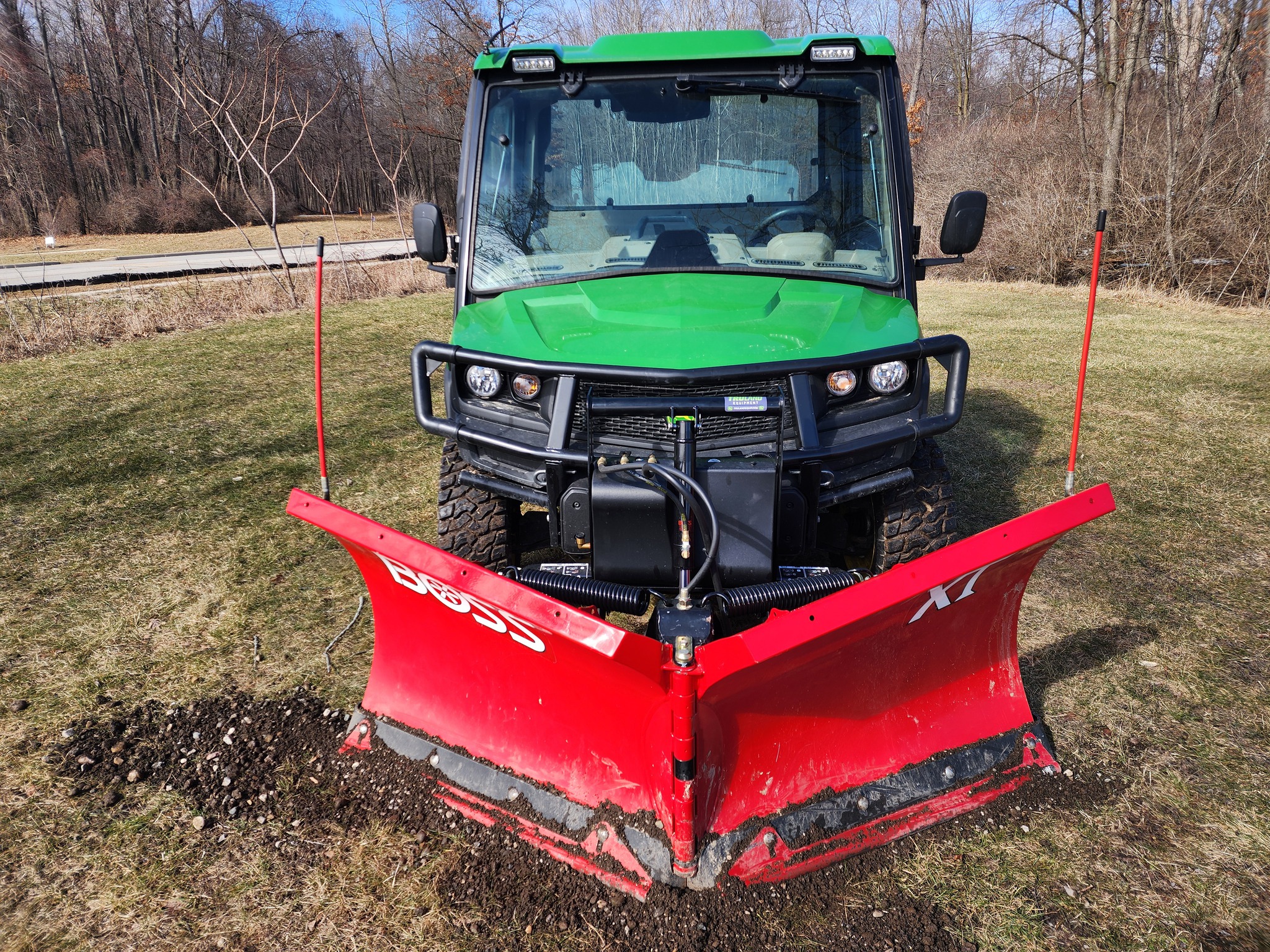2024 John Deere XUV 835R Image 2