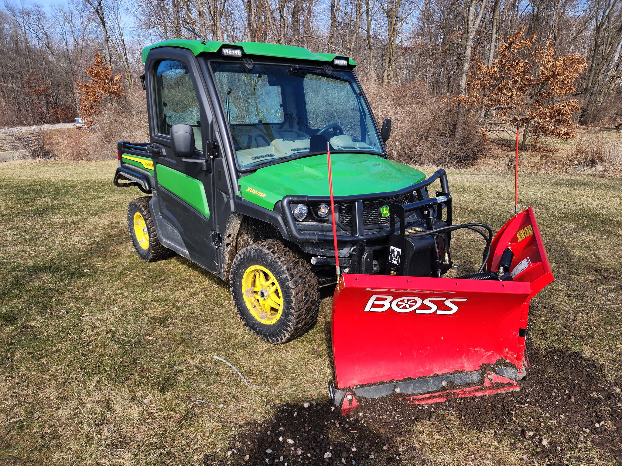 2024 John Deere XUV 835R Image 3