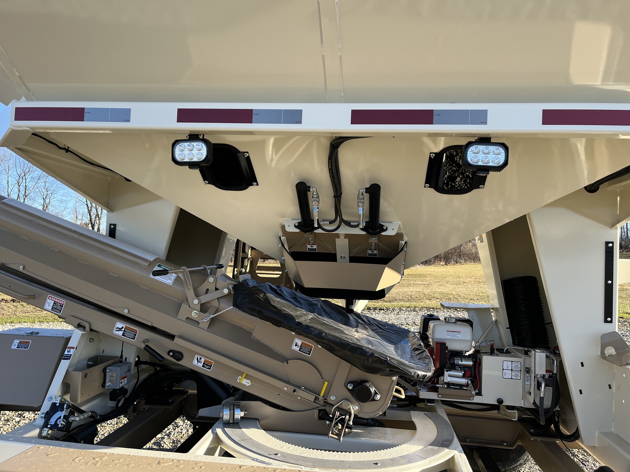 2026 Unverferth 3755XL Image 3