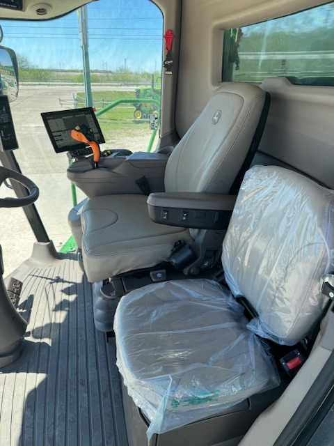 2024 John Deere S780 Image 16