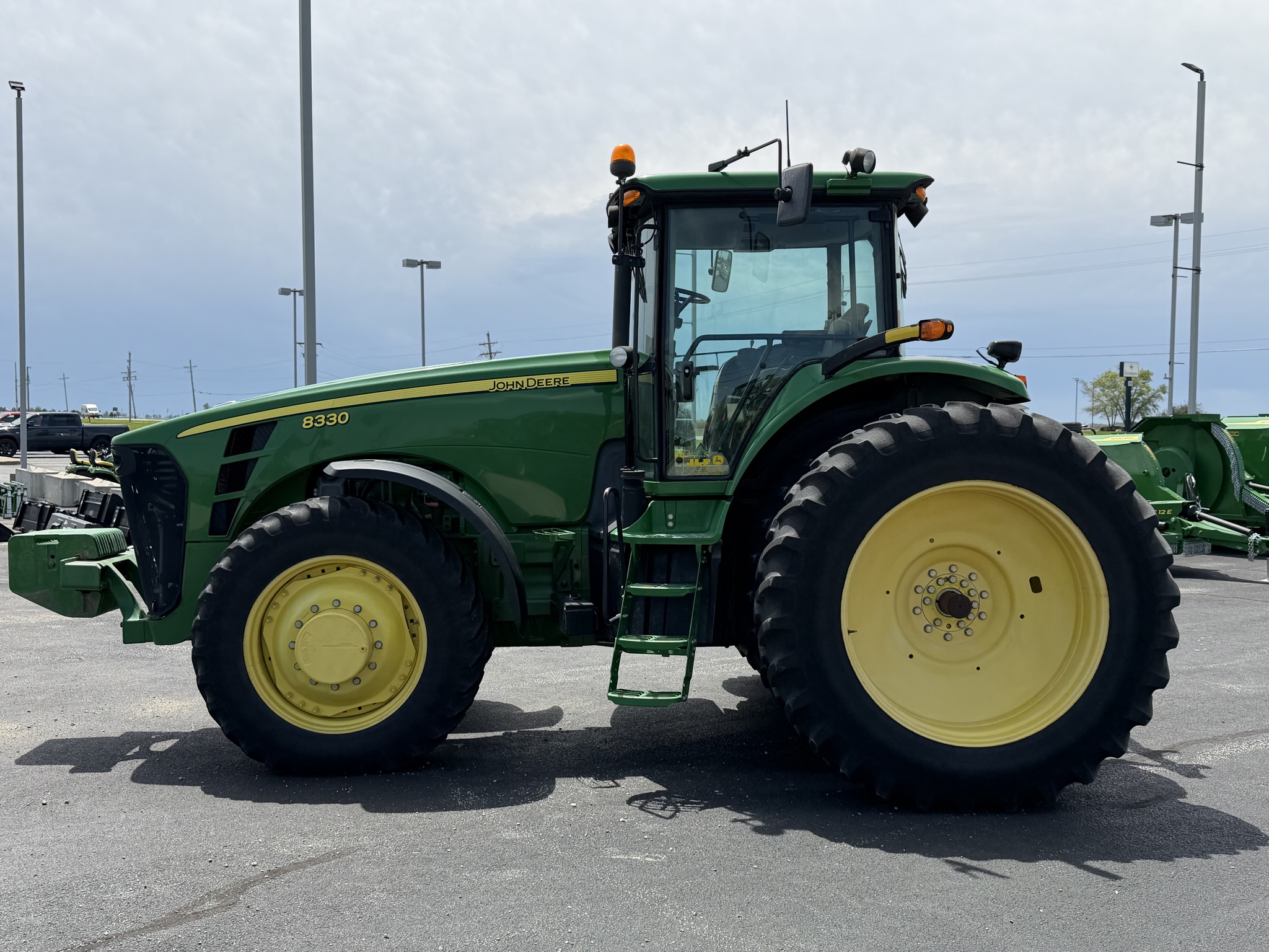 2008 John Deere 8330 Image 3