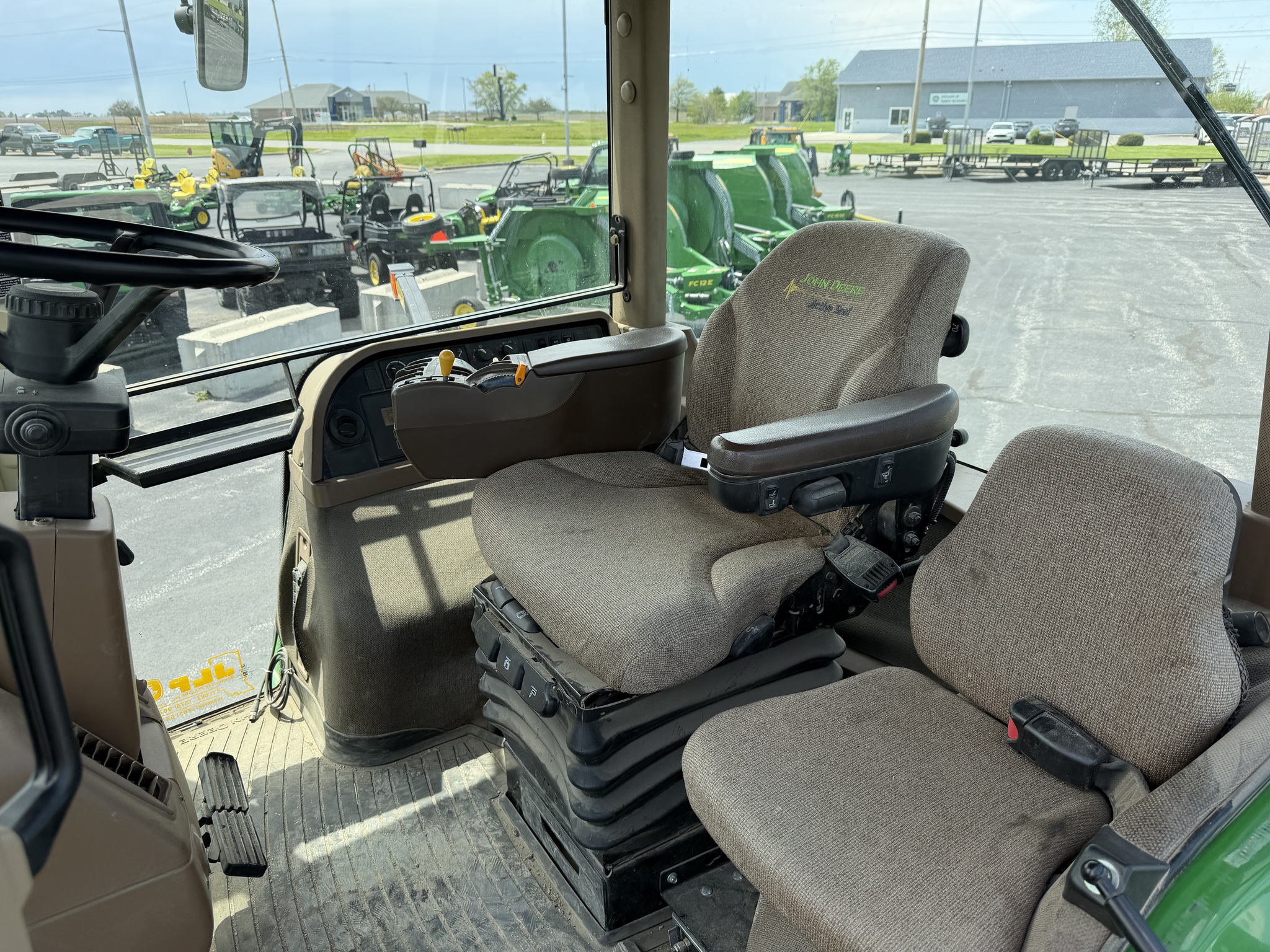 2008 John Deere 8330 Image 9