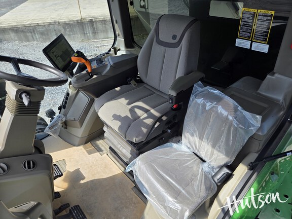 Photo of 2025 John Deere 800R