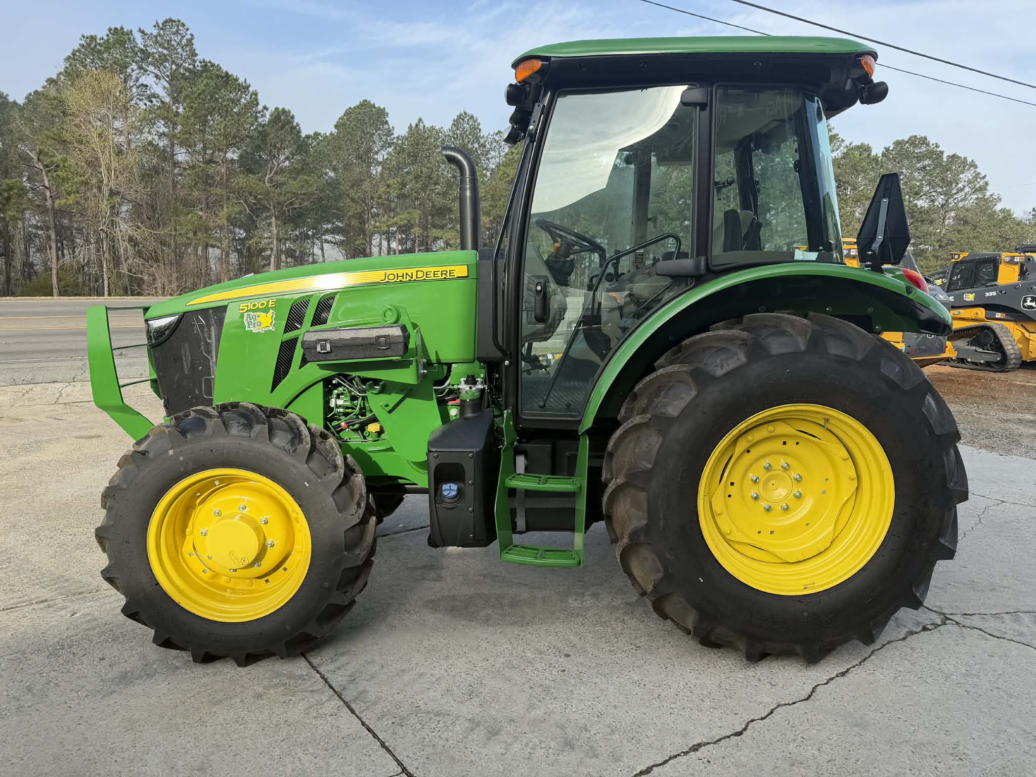 2026 John Deere 5100E Image 3