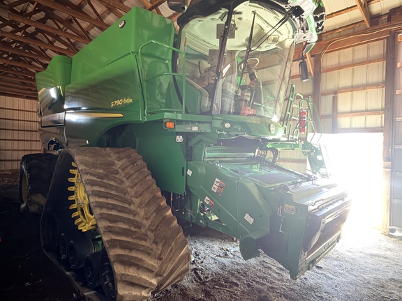 Photo of 2023 John Deere S790