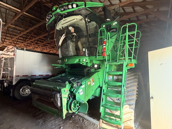 Photo of 2023 John Deere S790