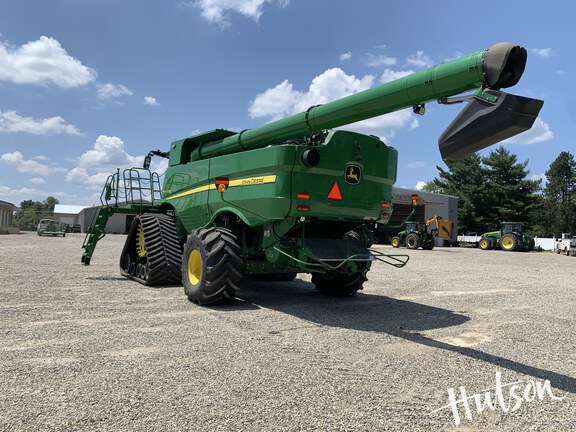 Photo of 2023 John Deere S790