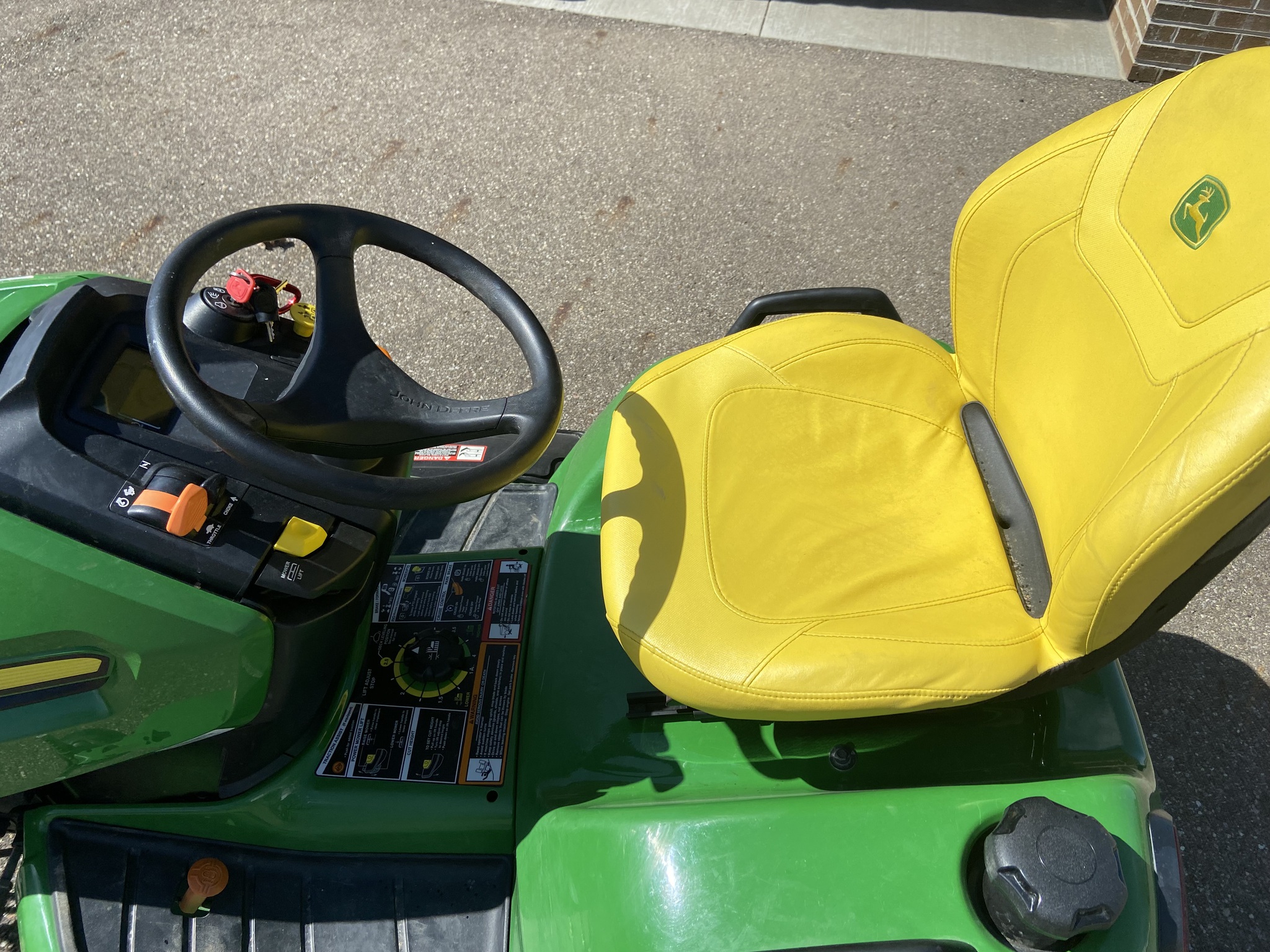 2024 John Deere X580 Image 5
