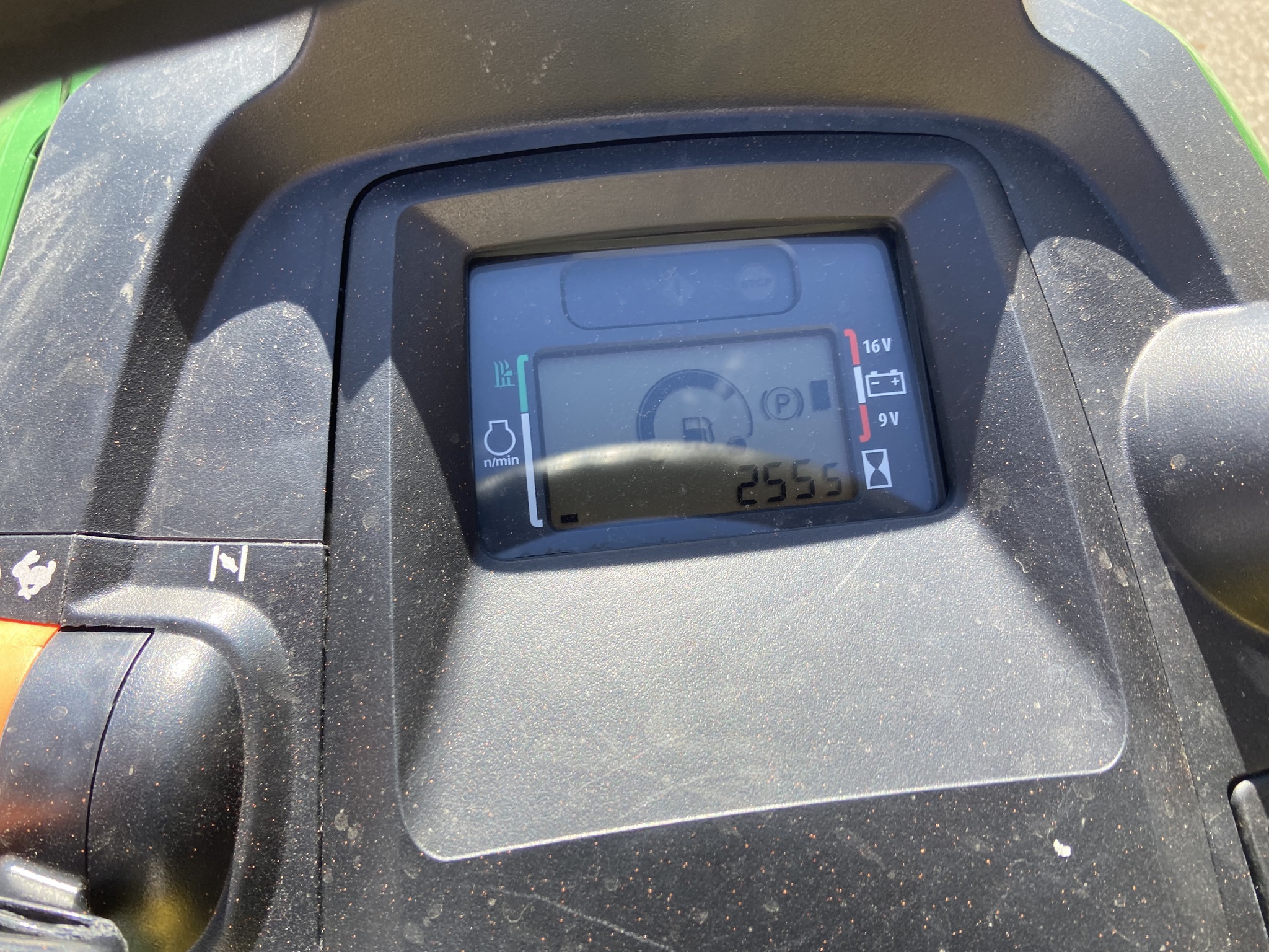 2024 John Deere X580 Image 6