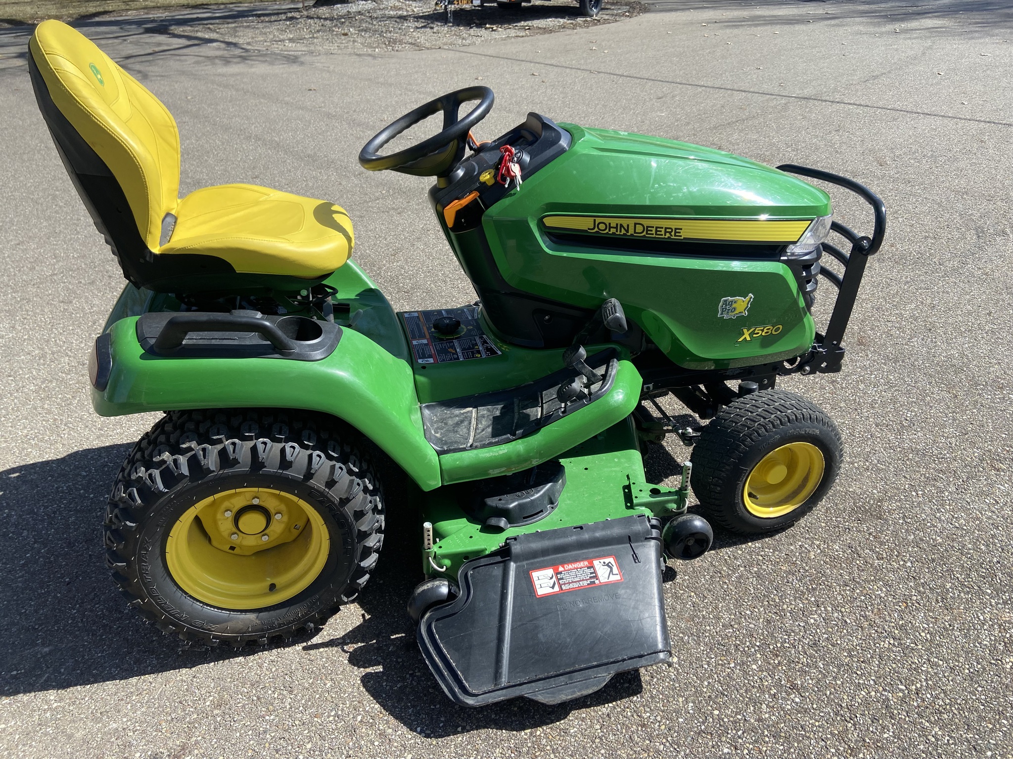 2024 John Deere X580 Image 3