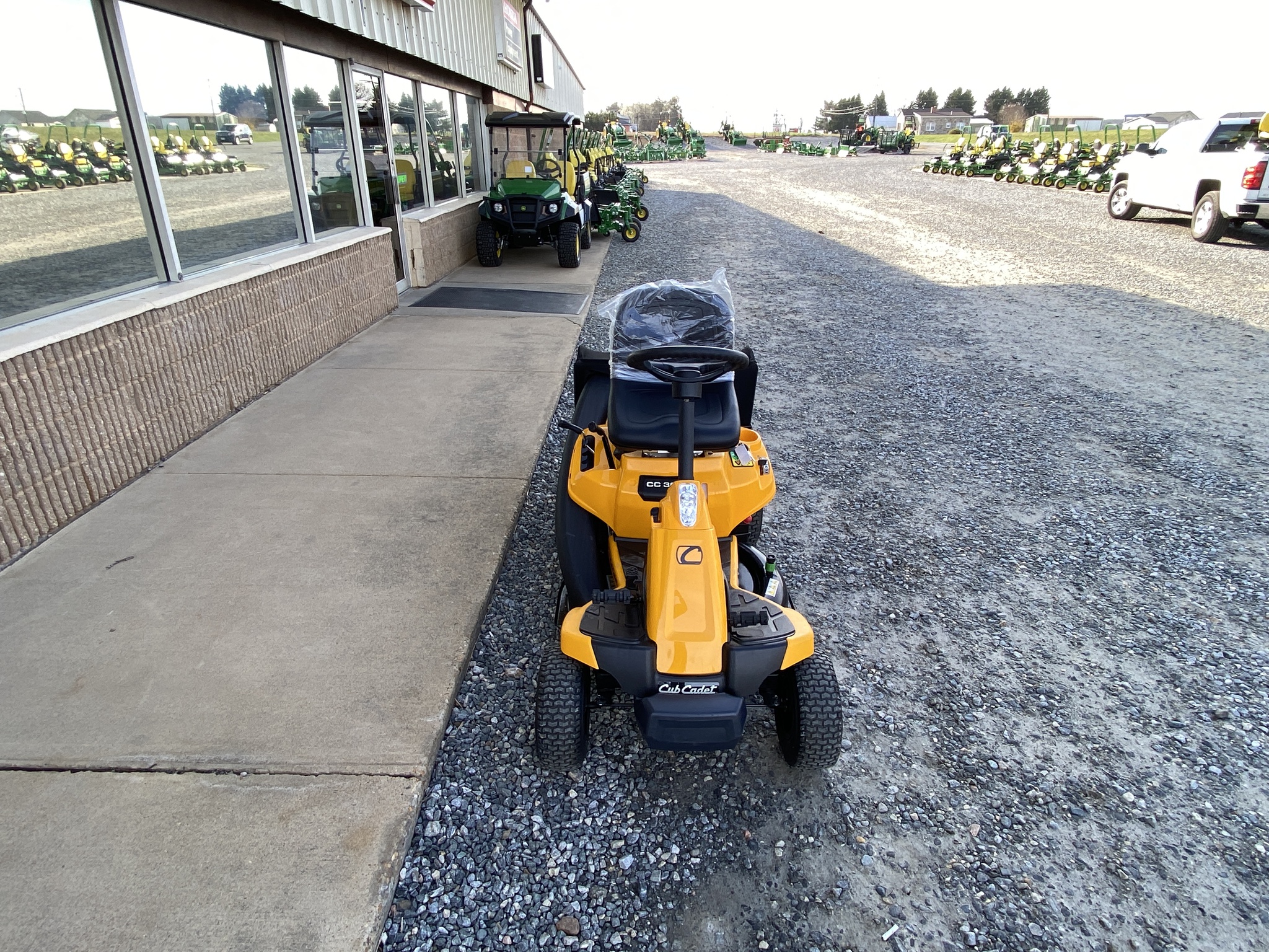 2023 Cub Cadet CC 30 H Image 2