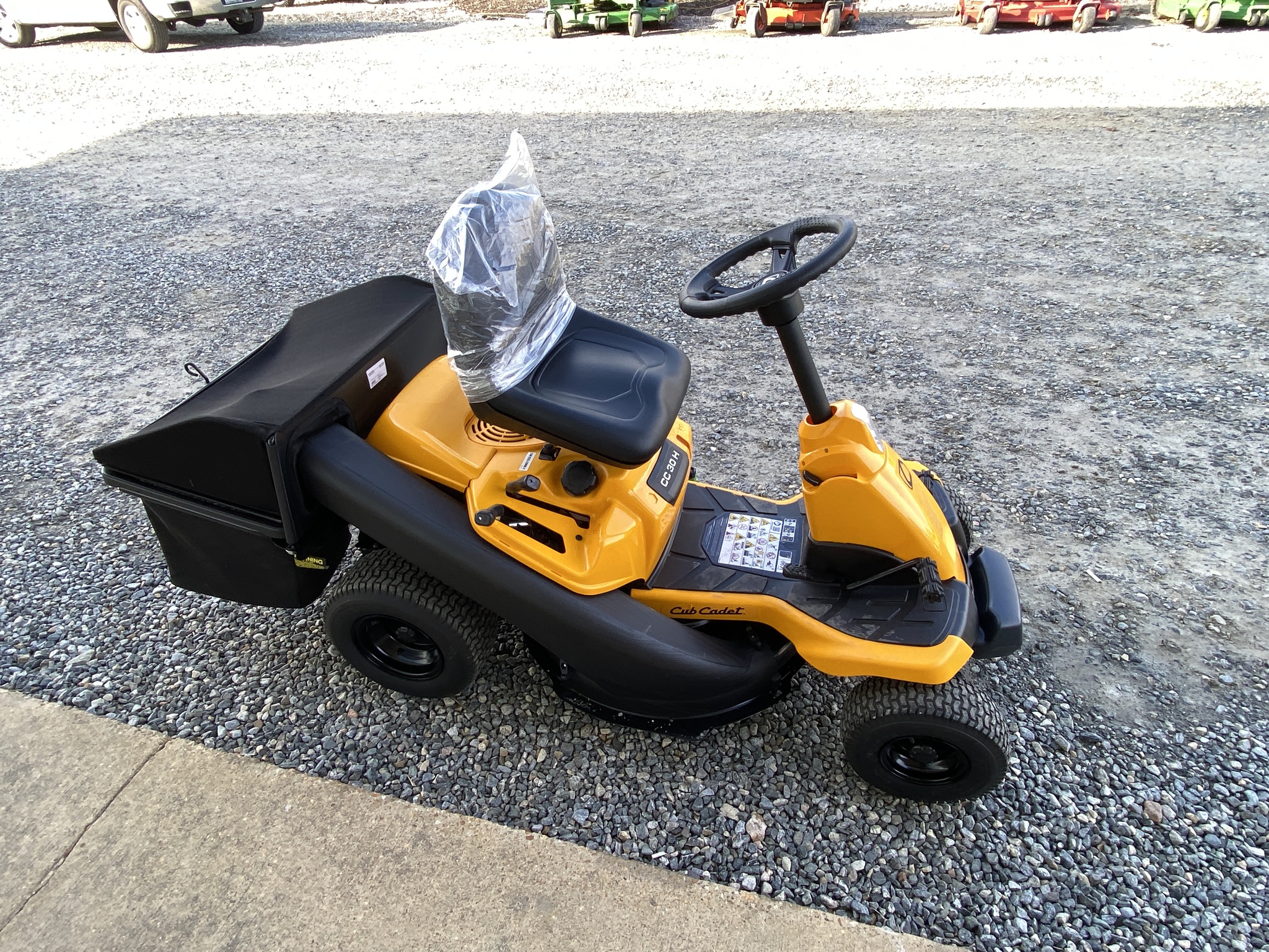 2023 Cub Cadet CC 30 H Image 3