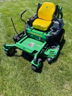 2023 John-Deere Z720E