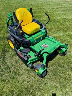 2023 John-Deere Z720E