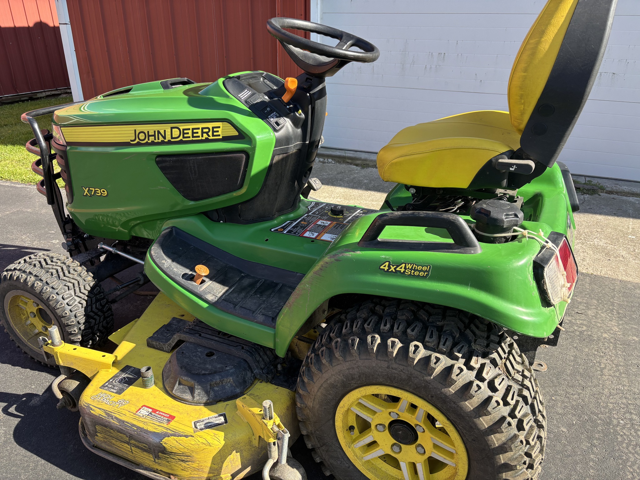 John Deere X739 Image 1