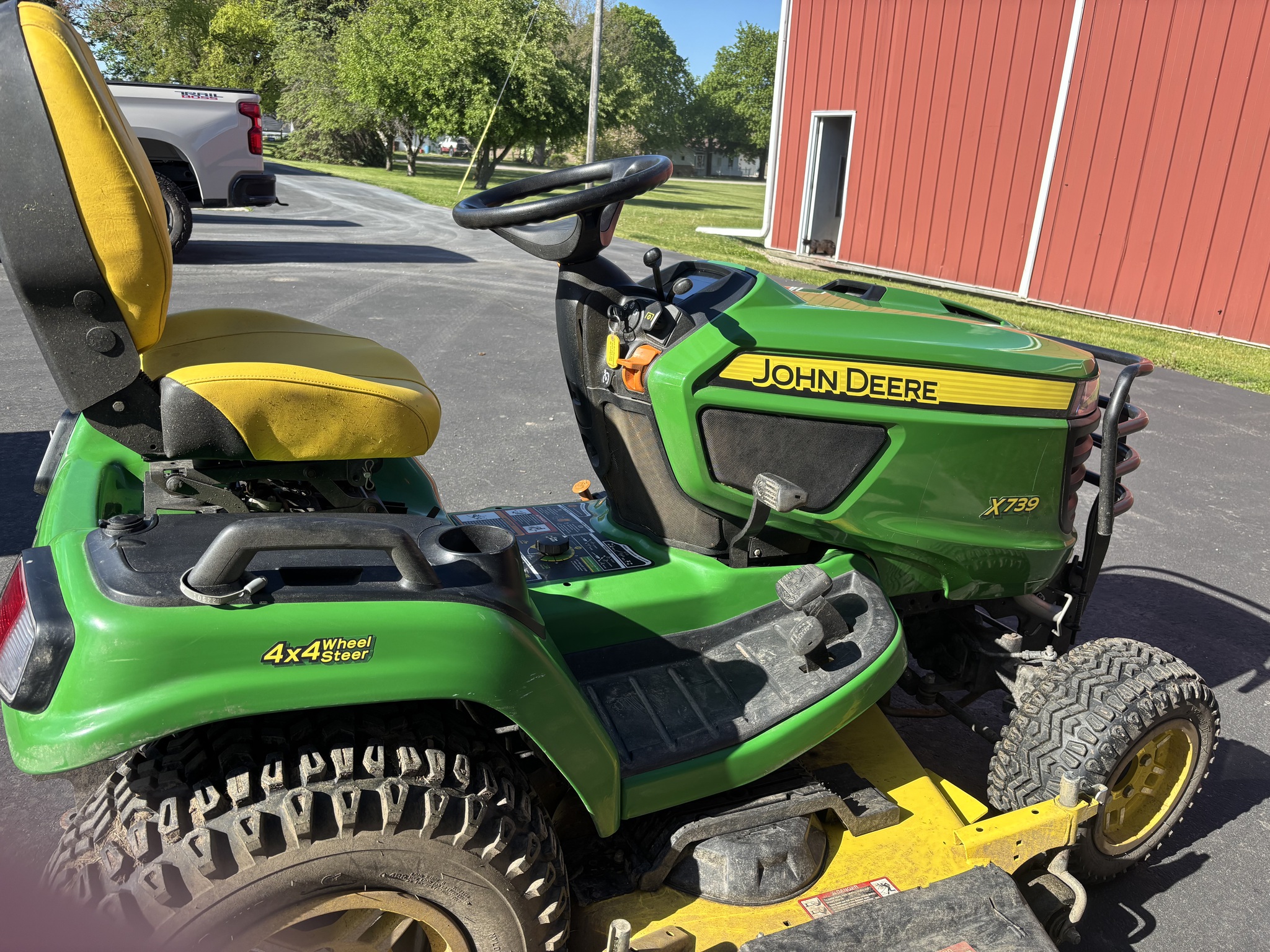 John Deere X739 Image 2