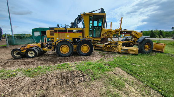 Photo of a 2002 Caterpillar 143H