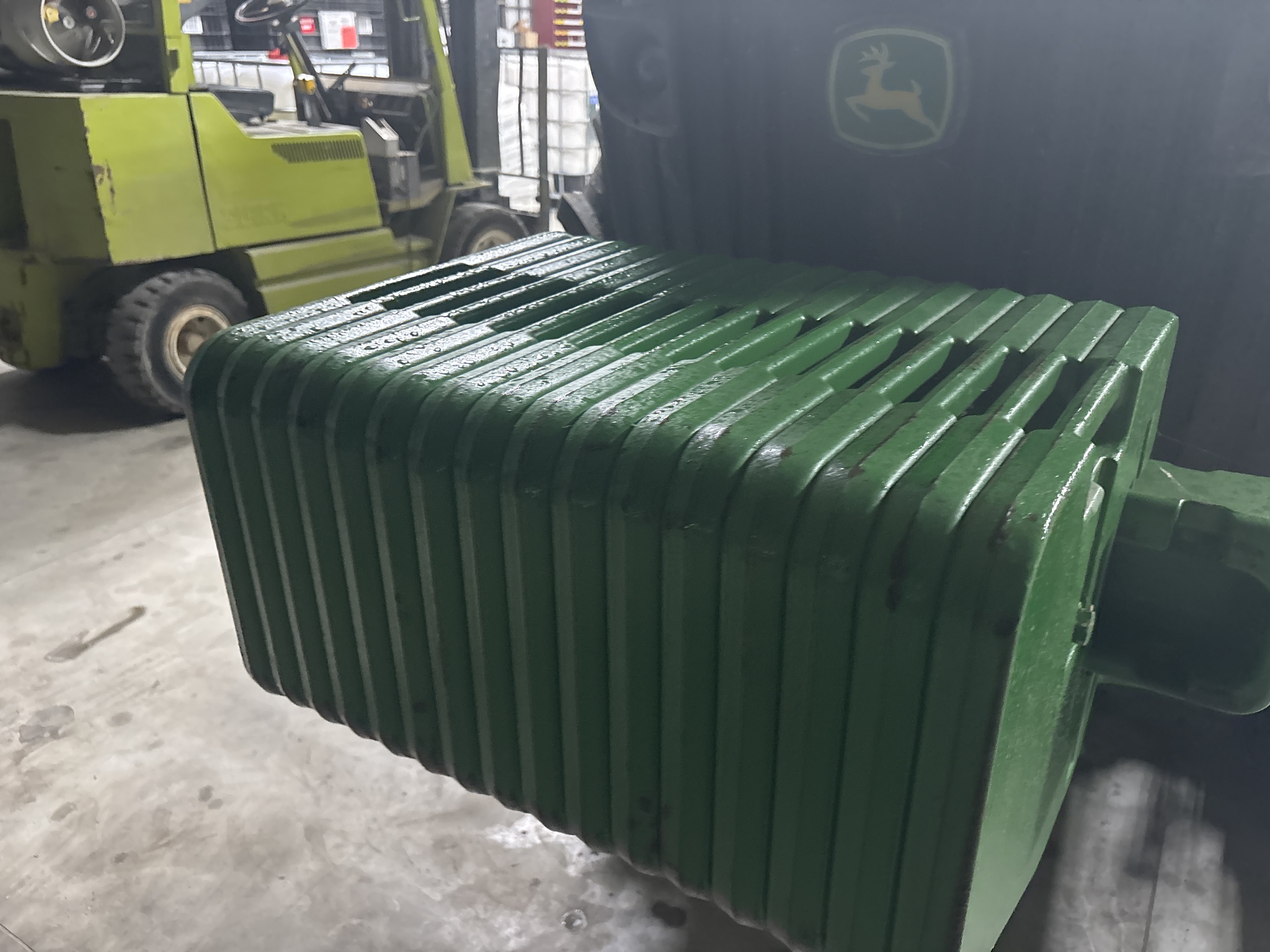 Used 2011 John Deere 8235R Row Crop Tractors at Koenig Equipment in Greenville, OH - PhotoXL8