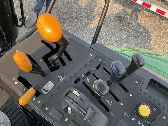 Photo of 2018 John Deere 6120M