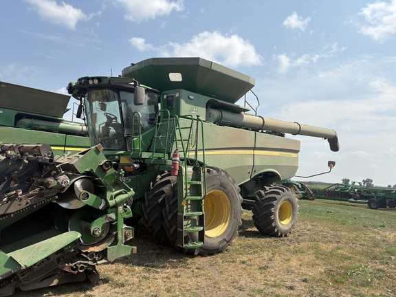  John Deere S780