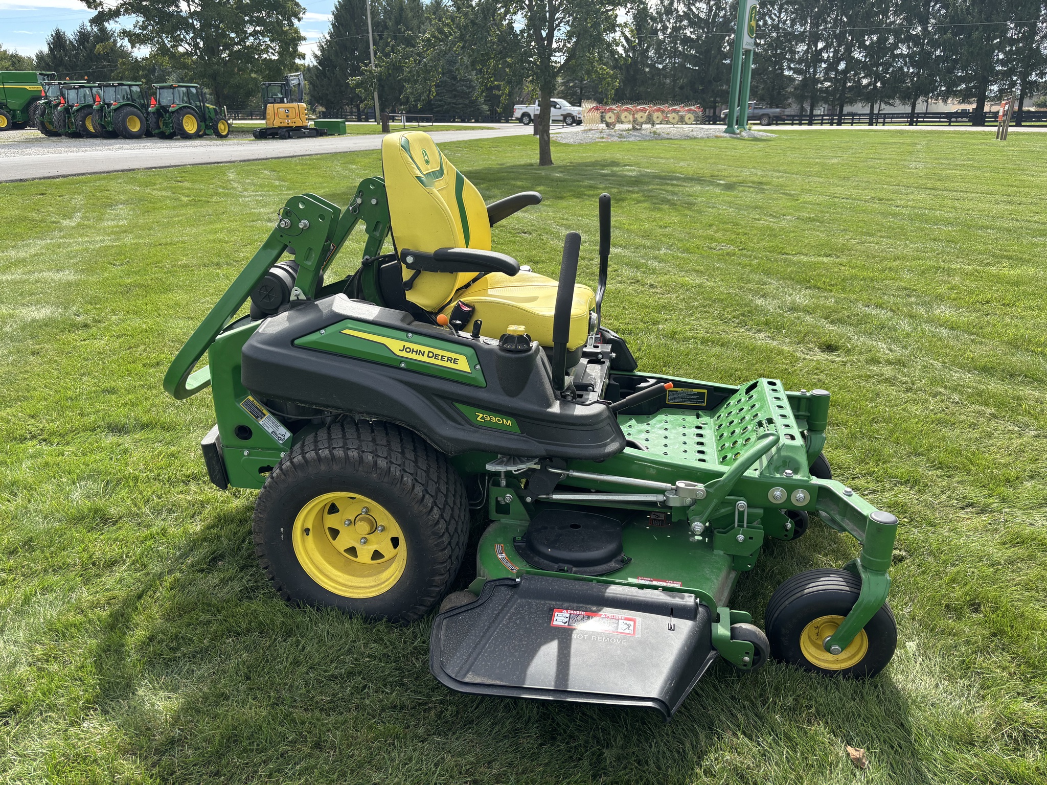 Used 2025 John Deere Z930M Zero Turn Mowers at Koenig Equipment in Urbana, OH - PhotoXL2