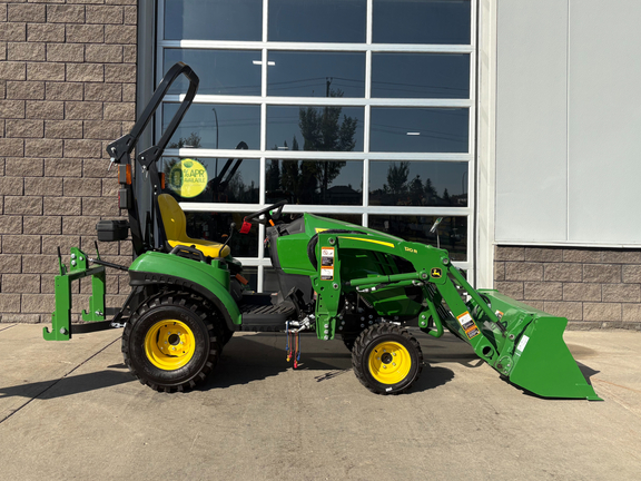 John Deere 1023E Tractor + Loader